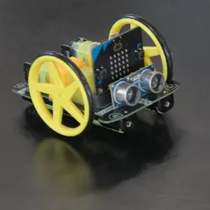Door de micro:bit van sensoren te voorzien bouw je een heuse robot